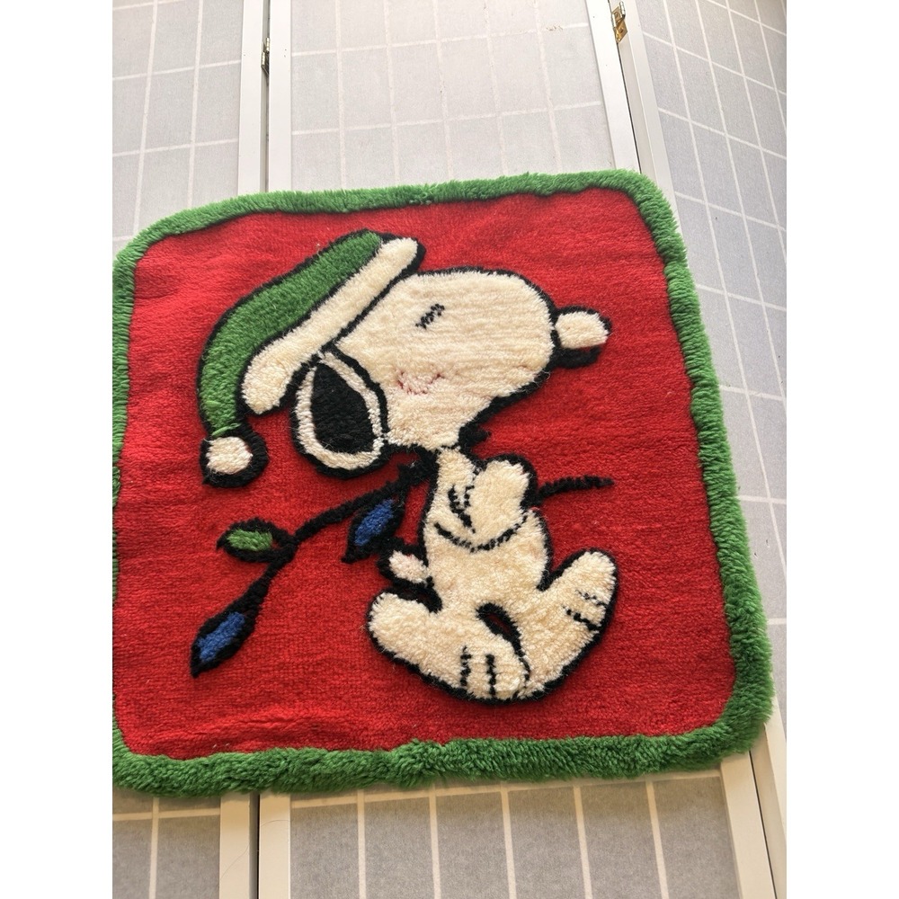 VTG 70s/80s Snoopy Claus Tufted Hook & Loop Christmas Holiday Rug Peanuts Gang